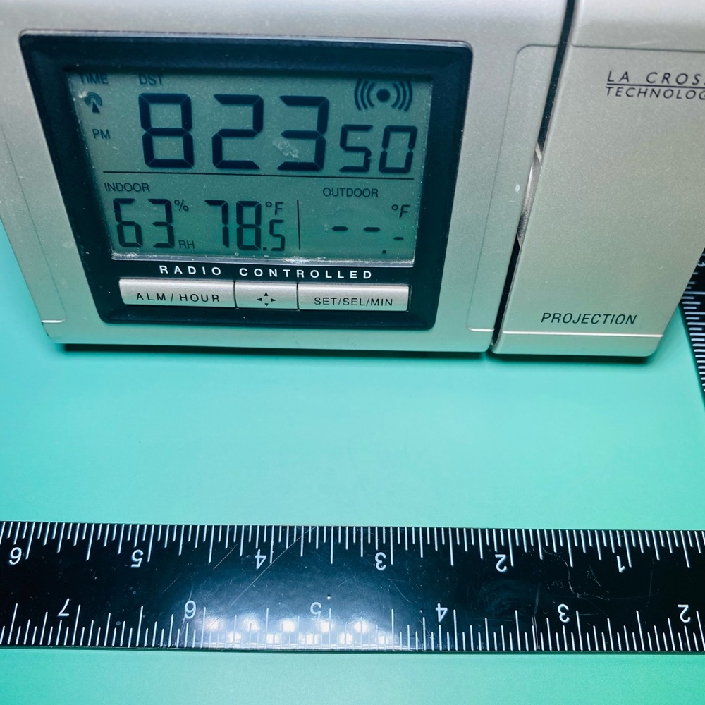 Silver‎ Projection Clock - Picture 7 of 7